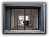 Hofeinfahrt mit Personendurchgang